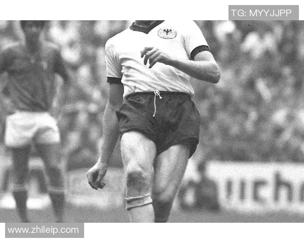 细腻描绘苏亚雷斯英姿的足球巨星艺术素描作品欣赏